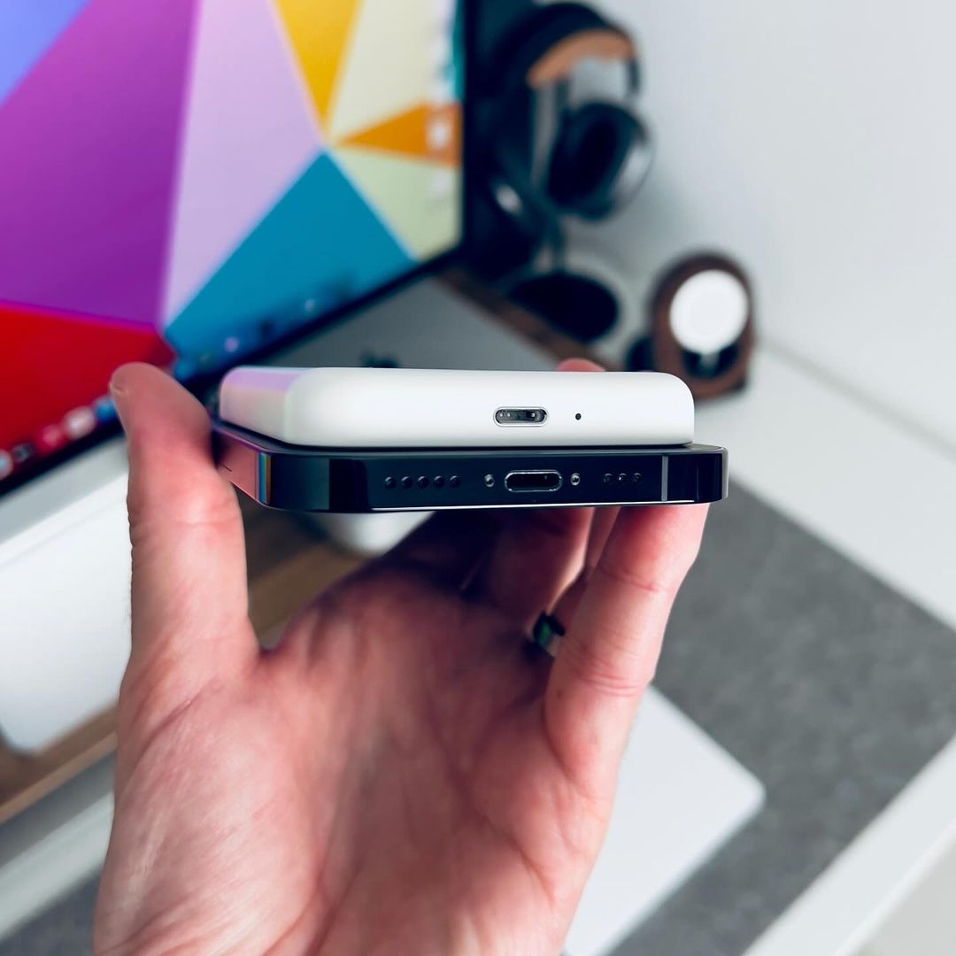 10,000mAh Magnetic Wireless Power Bank - Fast Charging Android and IPhone both Suitable Power Bank - Flash Sale !!